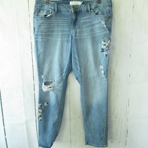 Torrid Light Blue Boyfriend Jeans with Floral Embroidery sz 14